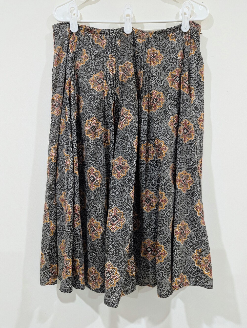 Mix Nouveau New York Patterned Skirt in Brown with Light Brown And Coral Accents